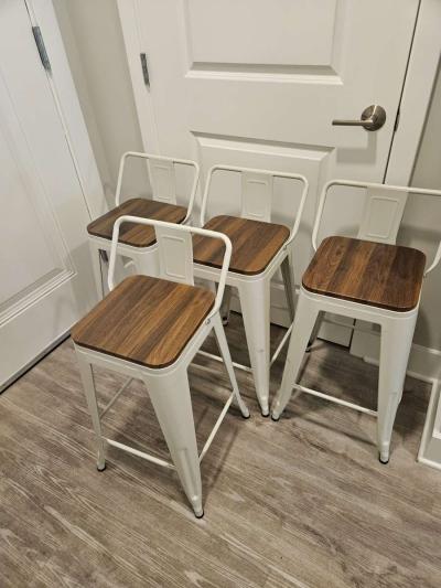 4 Bar Stools Execellent Condition - Thumbnail 2
