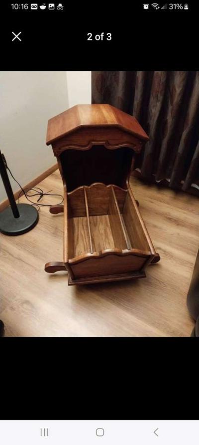 Hooded wooden rocking cradle - Thumbnail 3