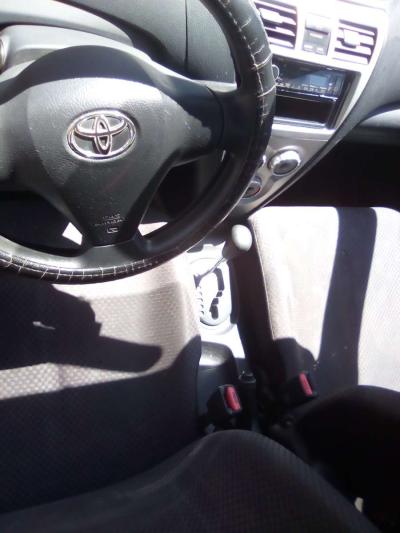 2008 Toyota yaris - Thumbnail 5
