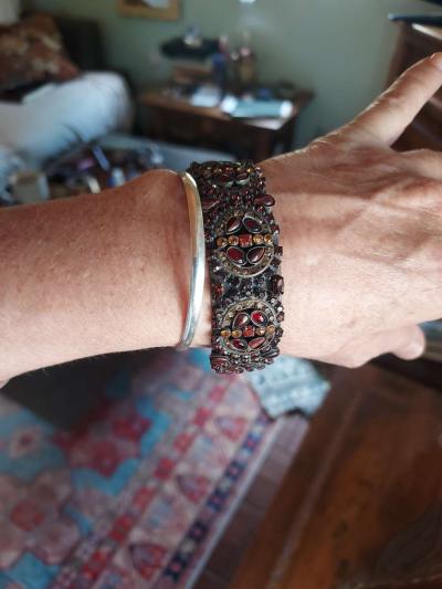 sorrelli cuff hand set crystals Vintage  against bronze - Thumbnail 3