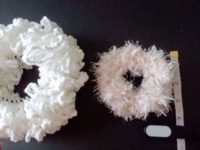 jumbo White plush scrunchie - Thumbnail 4