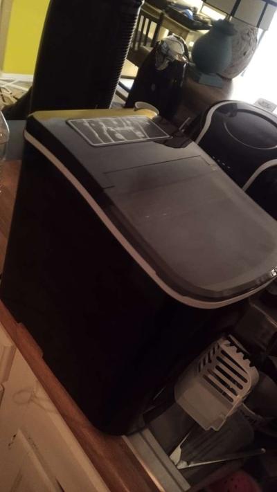 Frigidaire ice maker - Thumbnail 3