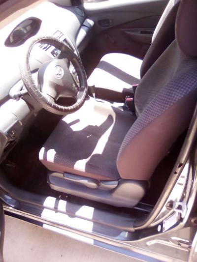 2008 Toyota yaris - Thumbnail 4