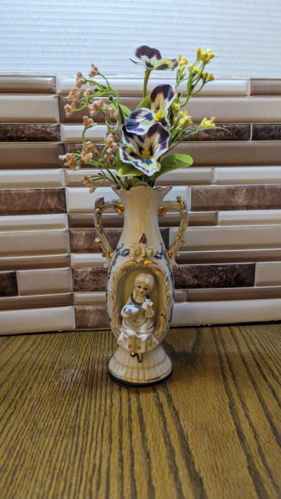 Vintage Victorian  Vase With A 3D Woman Inset Holding Flower - Thumbnail 6