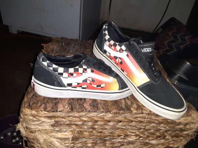 VANS OFF THE WALL