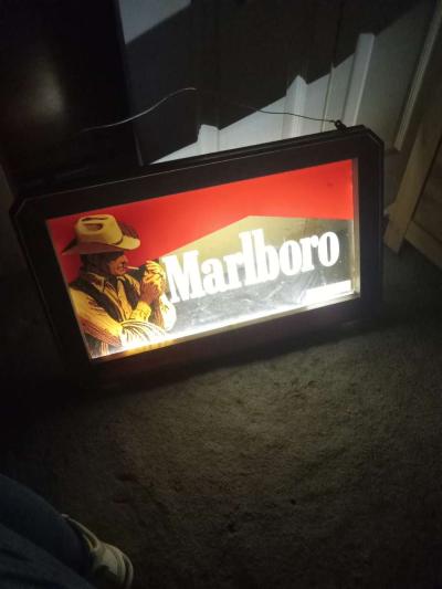 Marlboro  lighted sighn