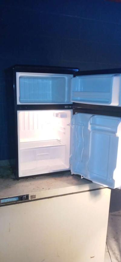 Frigidaire mini fridge with top freezer - Thumbnail 2