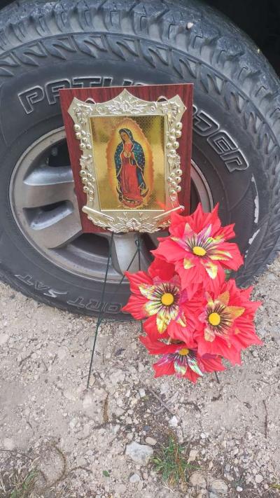 assorted flowers stands  virgin Mary pot - Thumbnail 3