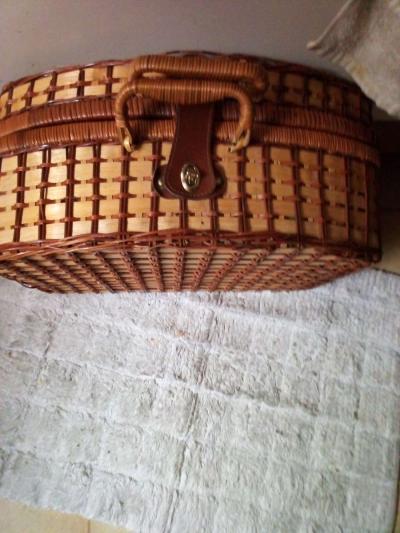 vintage wicker picnic basket used 2 times service for 4 - Thumbnail 2