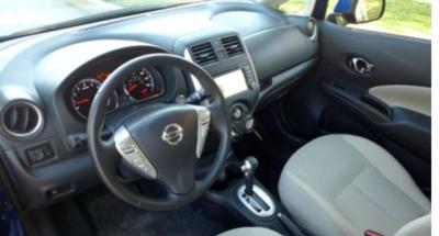 Nissan versa 4 door hatchback - Thumbnail 3