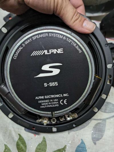 complete Alpine stero system with sub amp and install kit - Thumbnail 2