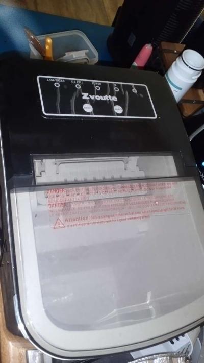 Frigidaire ice maker - Belton, Texas