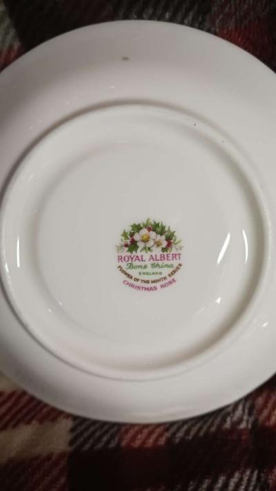 royal Albert Christmas saucer - Thumbnail 2