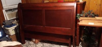 Queen Bedroom Set - Thumbnail 3