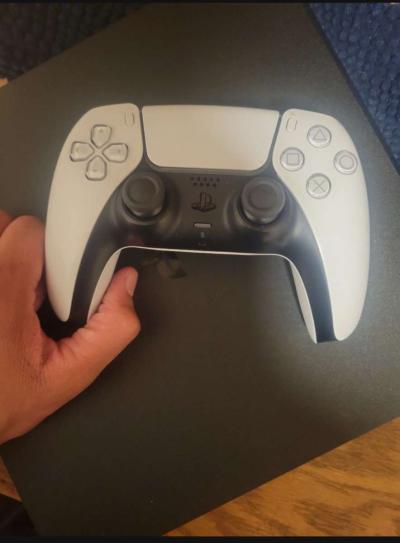 ps4 Console - Thumbnail 2