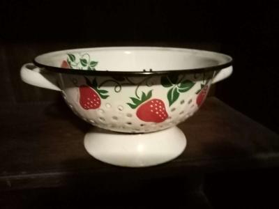 Vintage Teleflora 1983 Strawberry Country Kitchen Strainer D - Zellwood, Florida