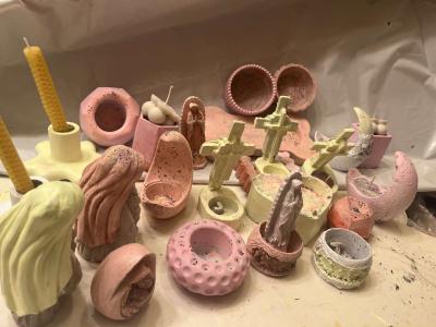 pots with plant - Thumbnail 3