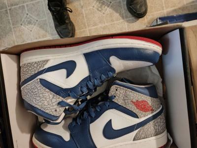 AIR JORDANS RETRO ONE - Adelanto, California