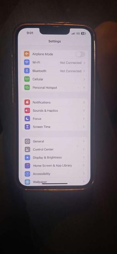 iPhone 13 - Thumbnail 3