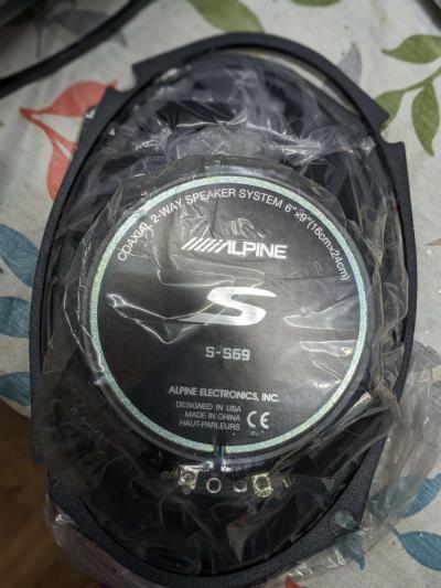 complete Alpine stero system with sub amp and install kit - Thumbnail 6