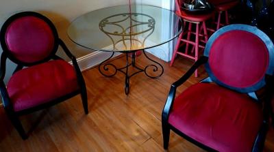 glass table with 2 red black vintage chairs - Thumbnail 2