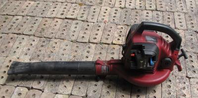 POULAN pro blower and vacuum - Thumbnail 2