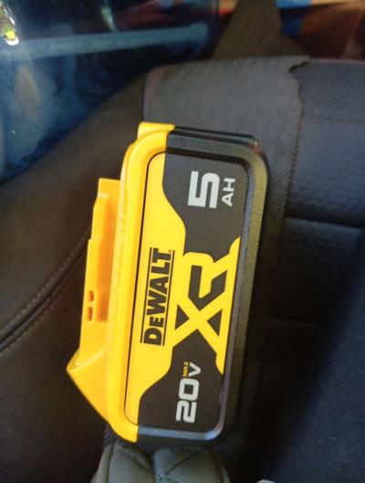 Dewalt New battery - Thumbnail 2