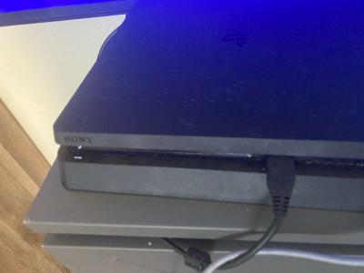 PlayStation 4 - Thumbnail 3