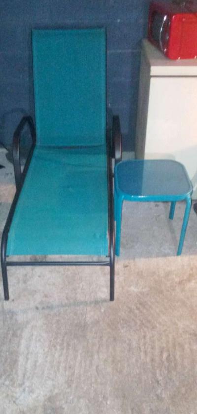 foldable layback outdoor lawn chair and matching table