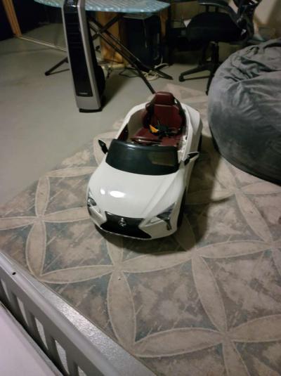Lexus and Bentley battery operated kids cars for 3 to 5 year - Thumbnail 2