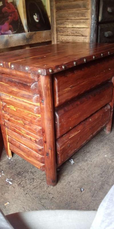 Cedar log three drawer dresser - Thumbnail 5