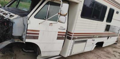 scrap Chevy camper van - Thumbnail 2