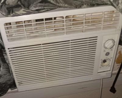 GE Air conditioner - Thumbnail 3