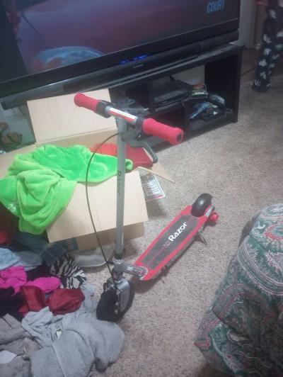 brand new electric scooter for kids - Thumbnail 2