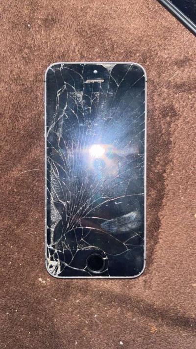 iPhone SE - Thumbnail 2