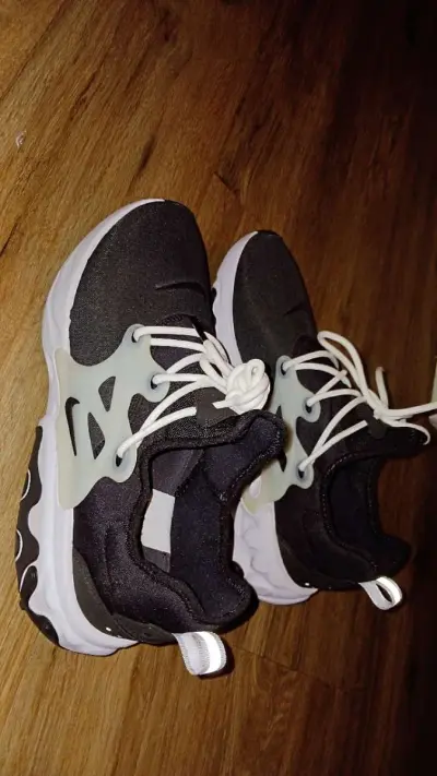 Nike shoes - Thumbnail 3