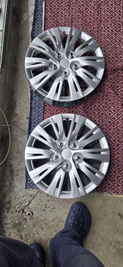 15 INCH HUBCAPS - Thumbnail 2