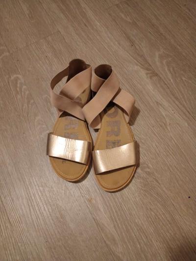 womans size 8 Sorel sandals