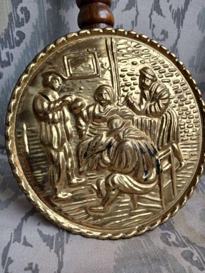 2 Vintage Bed Warmers Wall Pocket English Pub Scene Brass Wo - Thumbnail 2