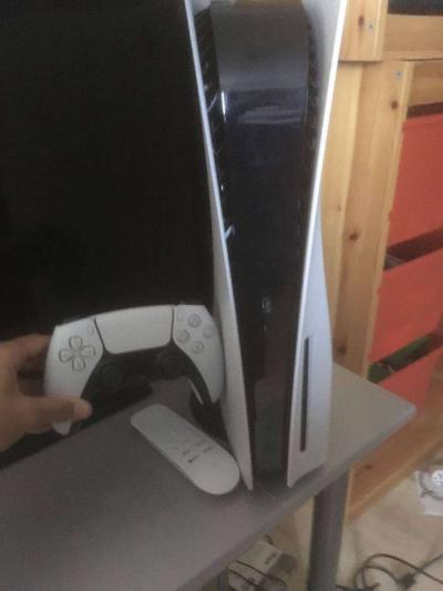 PlayStation 5 - Thumbnail 2