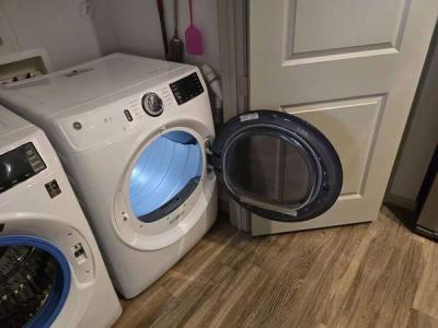 lg Washer and dryer - Thumbnail 3
