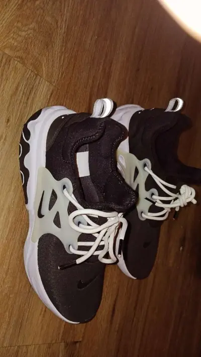 Nike shoes - Thumbnail 2