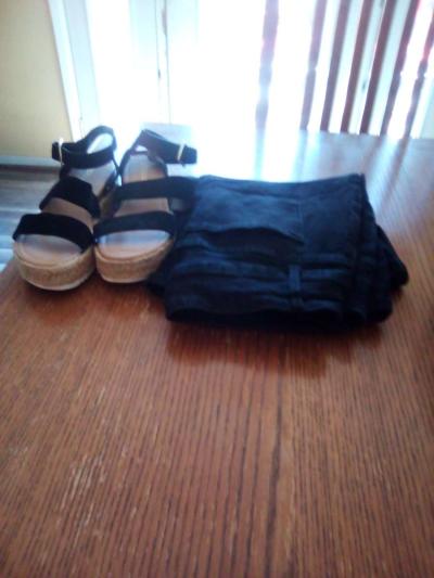 shoes n black pants - Tulare, California