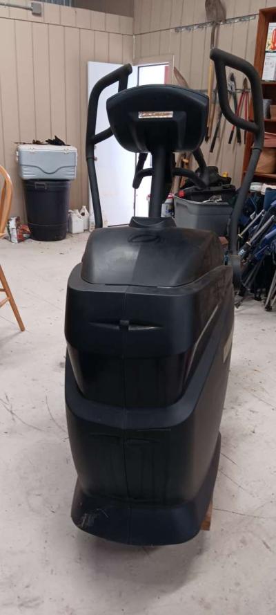 q35 octane fitness treadmill - Thumbnail 4