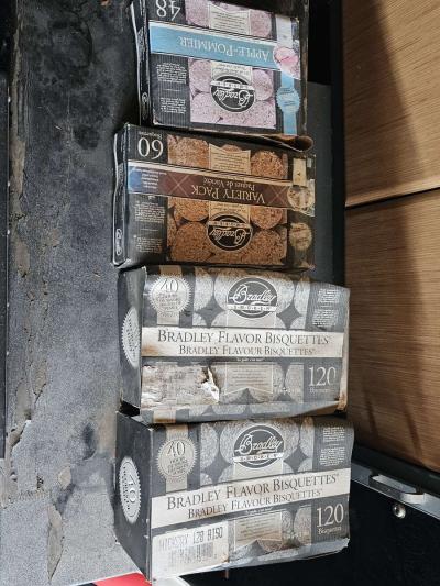 Bradley Smoker - Thumbnail 3