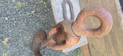 very heavy old vintage swivel hook - Thumbnail 2