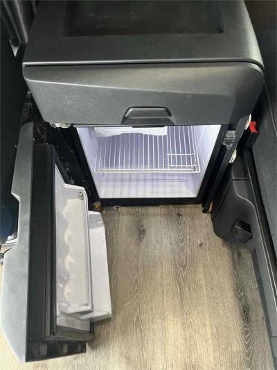 Neatly used 2017 Freightliner Cascadia Truck - Thumbnail 4