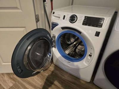 lg Washer and dryer - Thumbnail 2