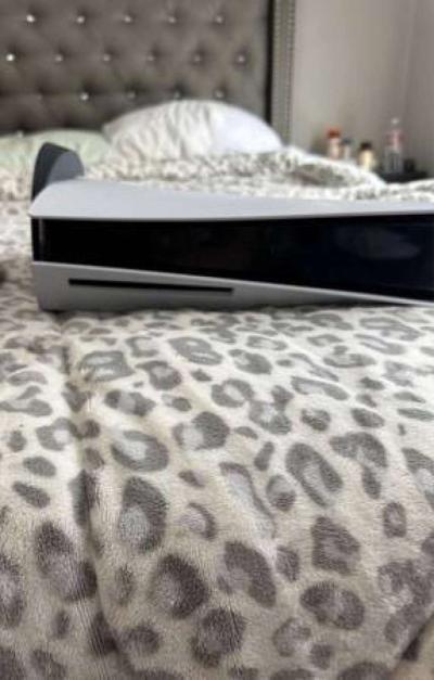 PlayStation 5 - Thumbnail 3