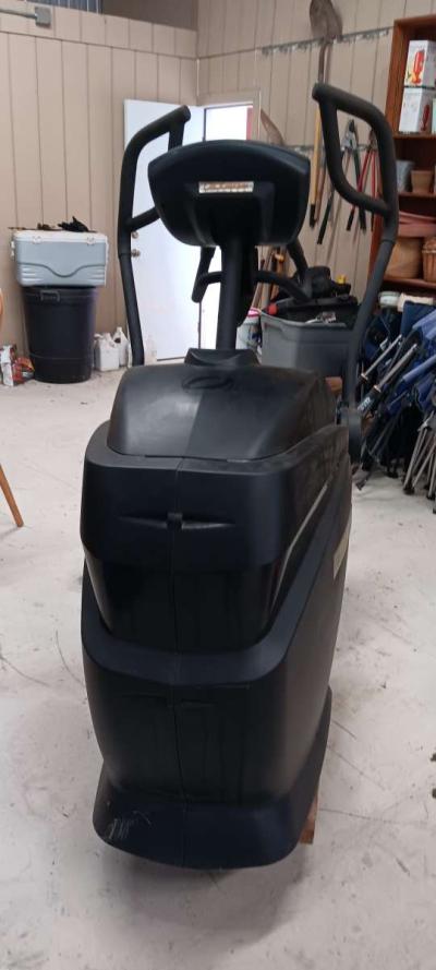 q35 octane fitness treadmill - Thumbnail 3